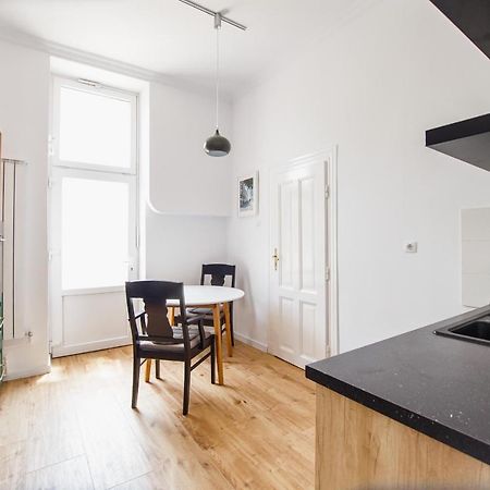 Spacious Riverviews Apartment Near Piata Unirii Oradea Exterior foto