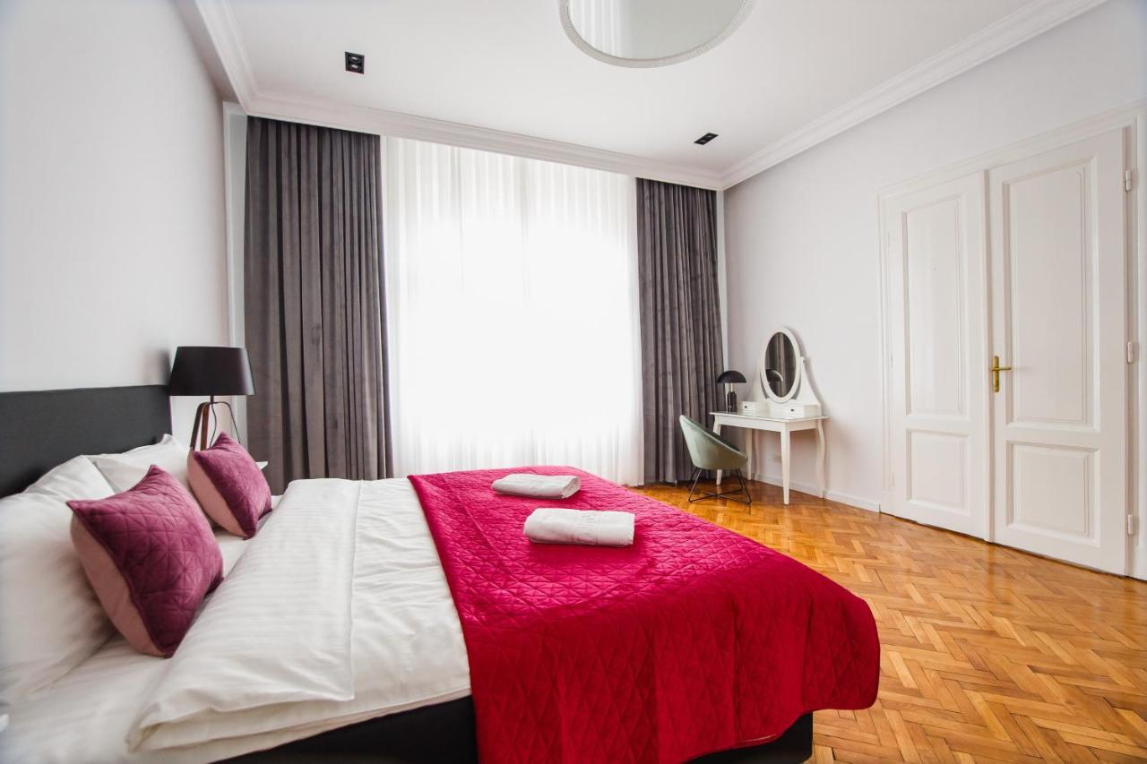 Spacious Riverviews Apartment Near Piata Unirii Oradea Exterior foto