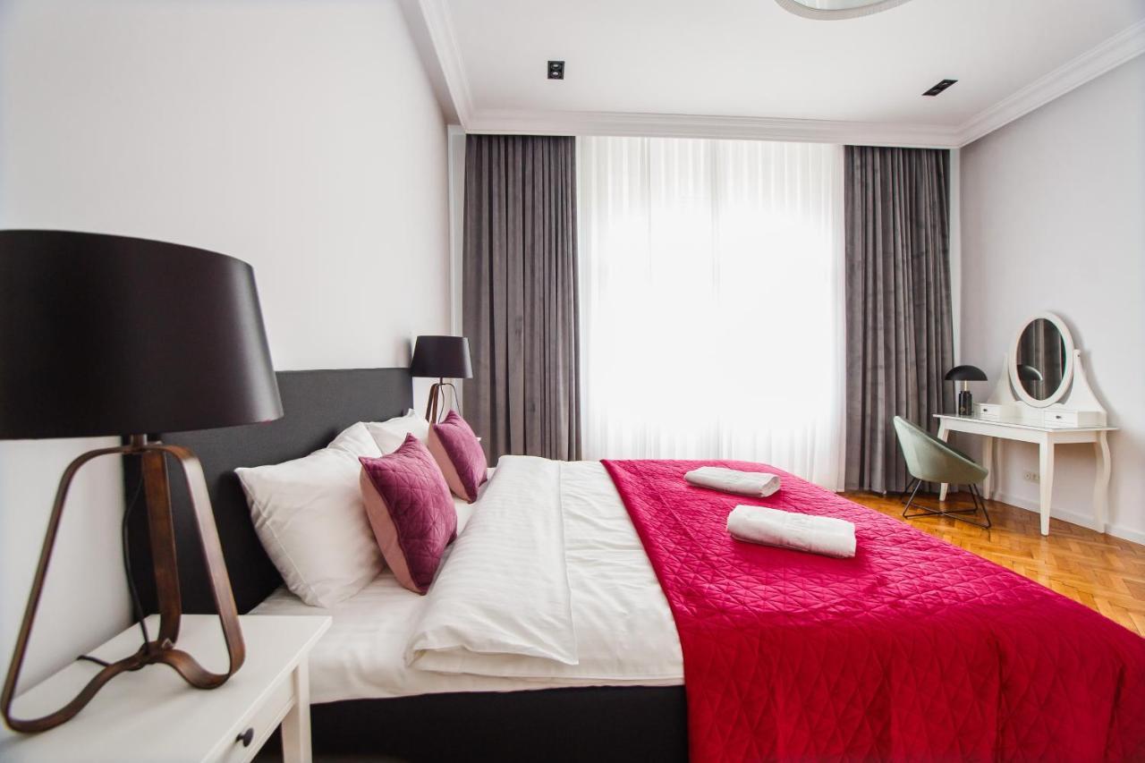 Spacious Riverviews Apartment Near Piata Unirii Oradea Exterior foto