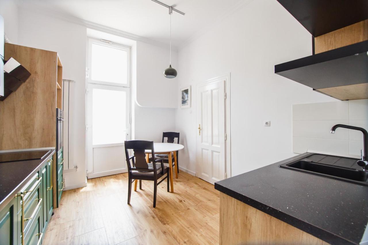 Spacious Riverviews Apartment Near Piata Unirii Oradea Exterior foto