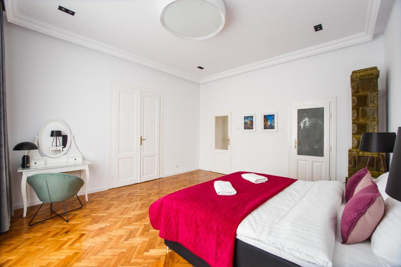 Spacious Riverviews Apartment Near Piata Unirii Oradea Exterior foto